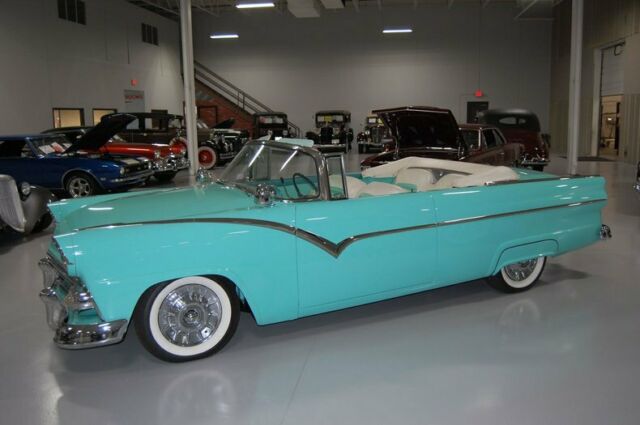 Ford Custom 2dr Convertible 1955 image number 12