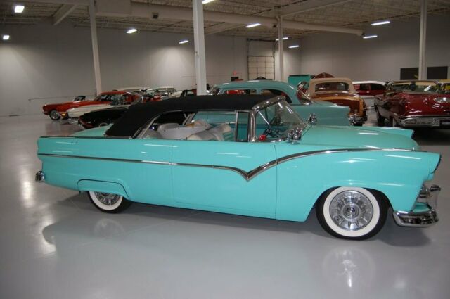 Ford Custom 2dr Convertible 1955 image number 22