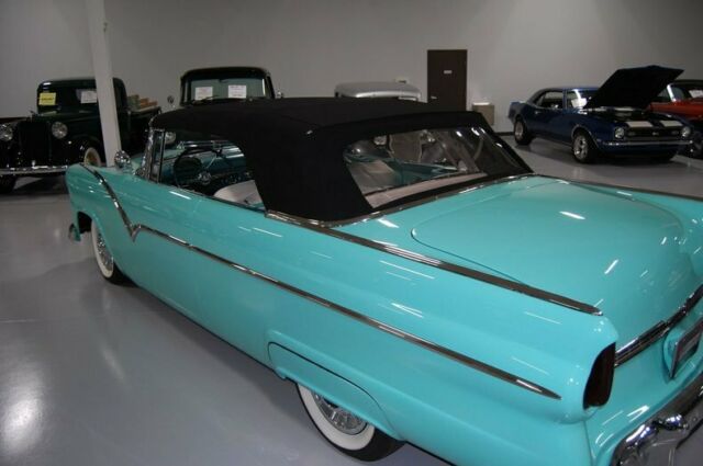 Ford Custom 2dr Convertible 1955 image number 23