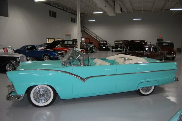 Ford Custom 2dr Convertible 1955 image number 28