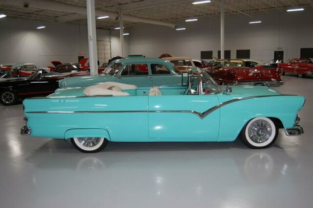 Ford Custom 2dr Convertible 1955 image number 3