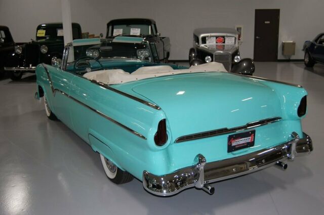 Ford Custom 2dr Convertible 1955 image number 31