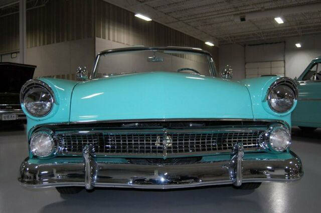 Ford Custom 2dr Convertible 1955 image number 34