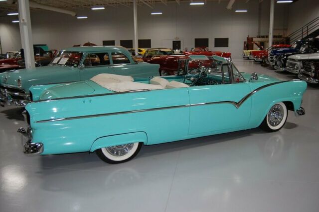 Ford Custom 2dr Convertible 1955 image number 38