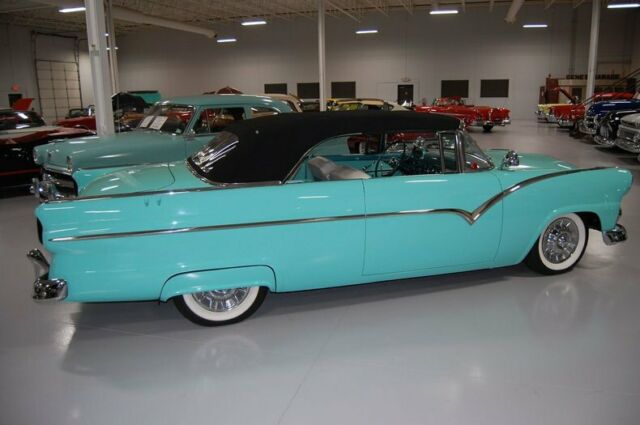 Ford Custom 2dr Convertible 1955 image number 42