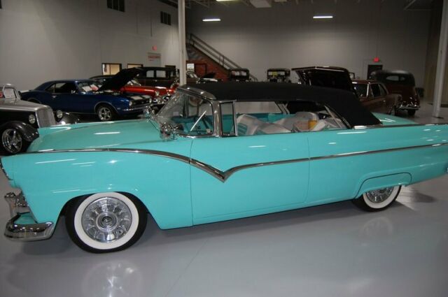 Ford Custom 2dr Convertible 1955 image number 43