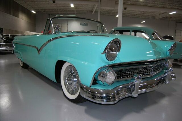 Ford Custom 2dr Convertible 1955 image number 9