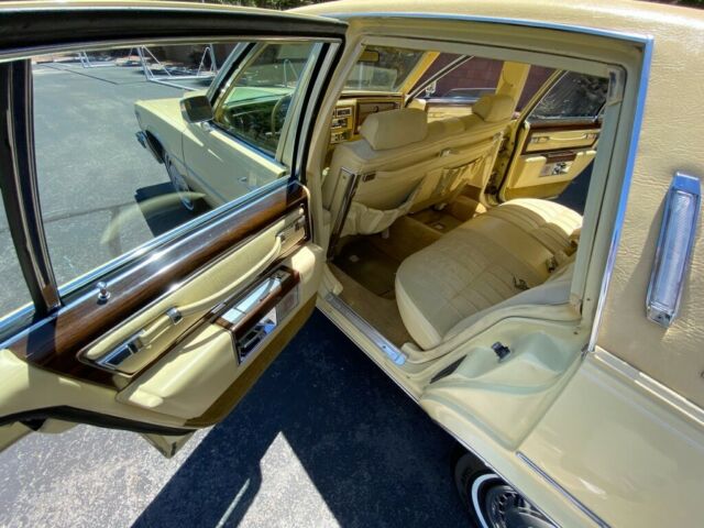 Cadillac DeVille 1978 image number 19