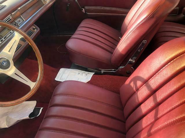 Mercedes-Benz 200-Series 1962 image number 16
