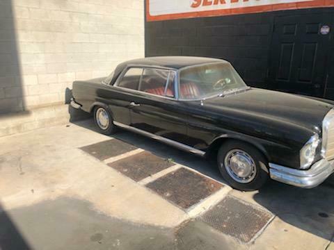 Mercedes-Benz 200-Series 1962 image number 20