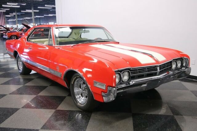 Oldsmobile Starfire 1966 image number 17