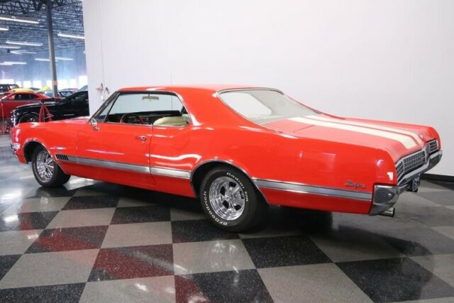 Oldsmobile Starfire 1966 image number 8