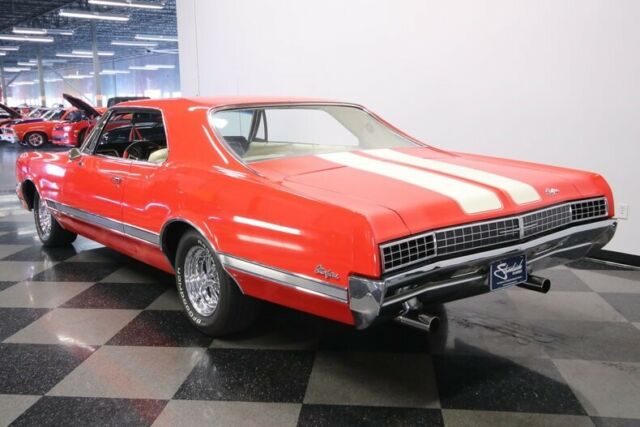 Oldsmobile Starfire 1966 image number 9