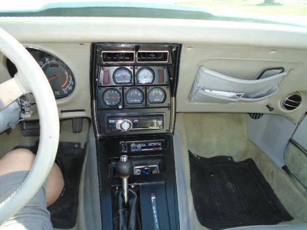 Chevrolet Corvette 1977 image number 43