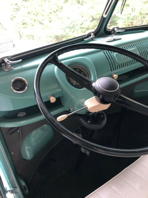 Volkswagen Bus/Vanagon 1962 image number 6