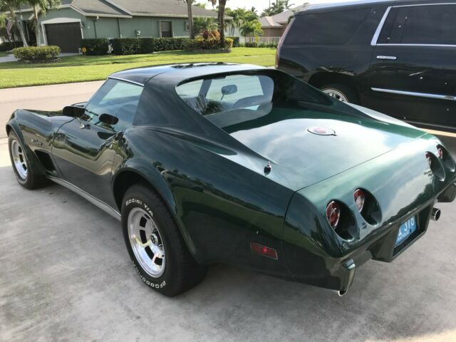 Chevrolet Corvette 1976 image number 2