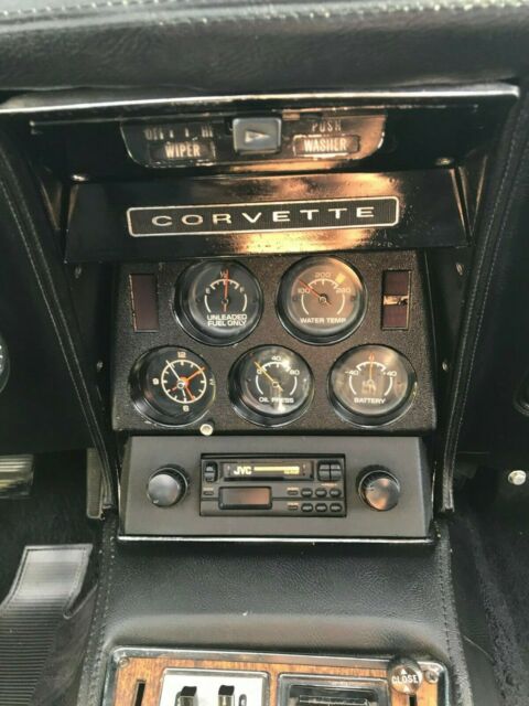 Chevrolet Corvette 1976 image number 9