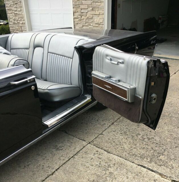 Lincoln Continental 1967 image number 22