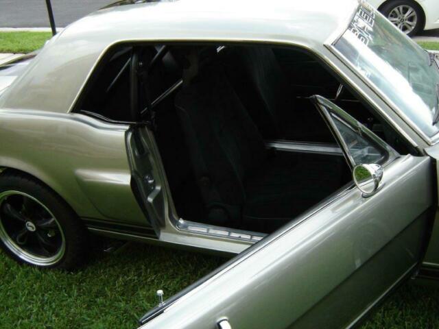 Ford Mustang 1966 image number 12