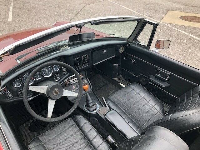 MG MGB 1976 image number 23