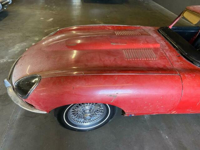 Jaguar E-Type 1966 image number 4