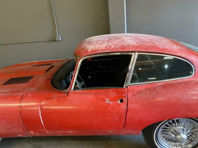 Jaguar E-Type 1966 image number 9