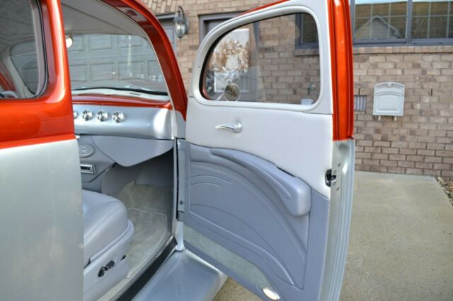Ford Coupe Deluxe 1940 image number 7