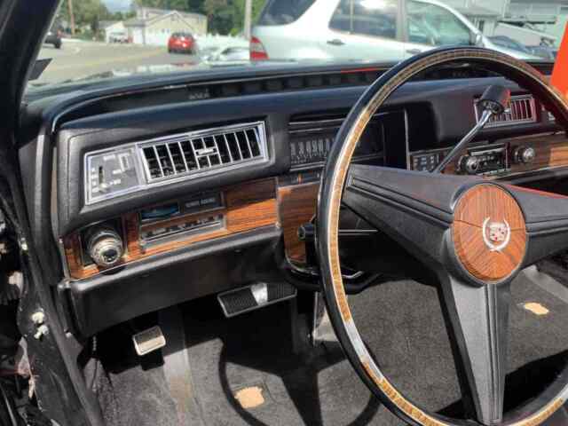 Cadillac Eldorado Convertible 1976 image number 10