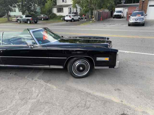 Cadillac Eldorado Convertible 1976 image number 2