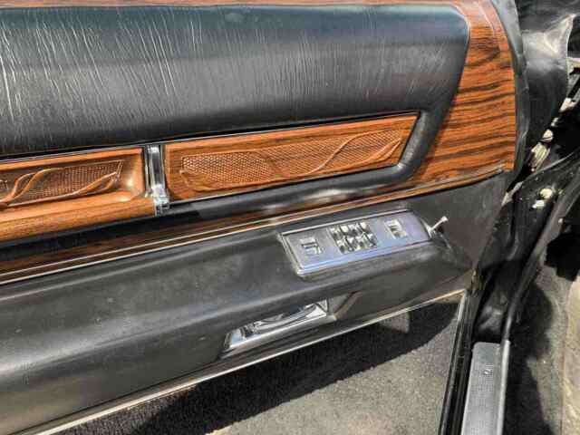 Cadillac Eldorado Convertible 1976 image number 9