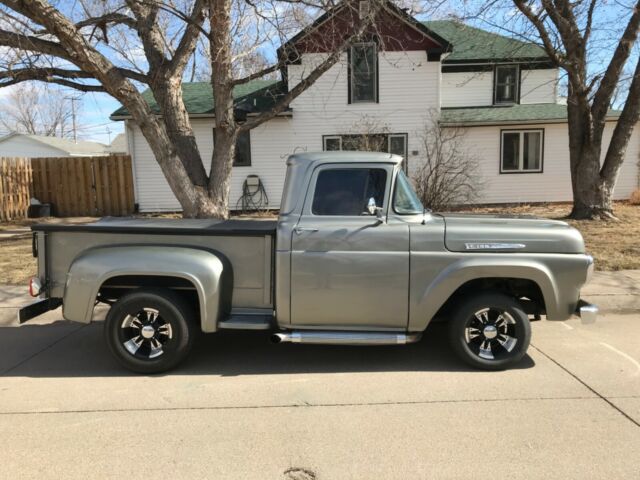 Ford F-100 1960 image number 2