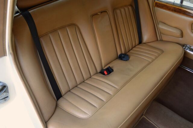 Rolls-Royce Silver Shadow 1975 image number 41