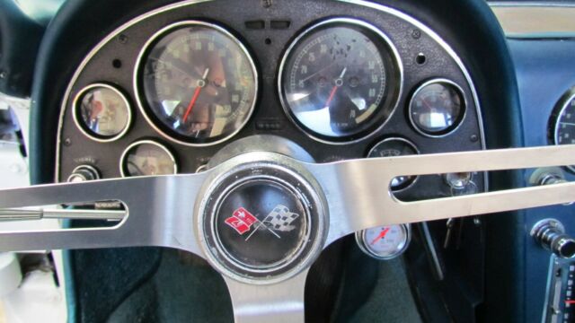 Chevrolet Corvette 1966 image number 11