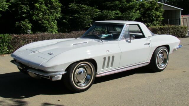 Chevrolet Corvette 1966 image number 29