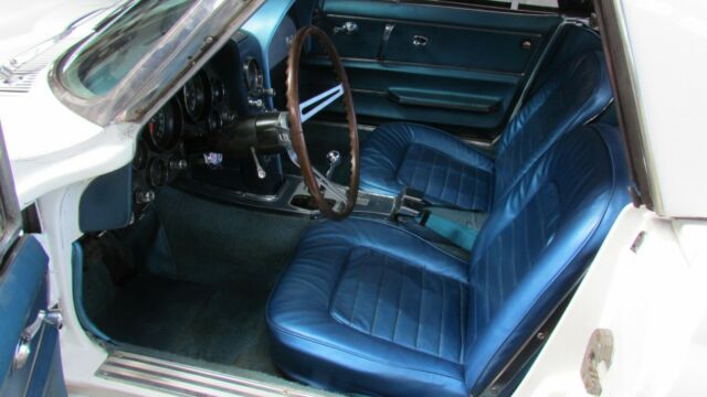 Chevrolet Corvette 1966 image number 33