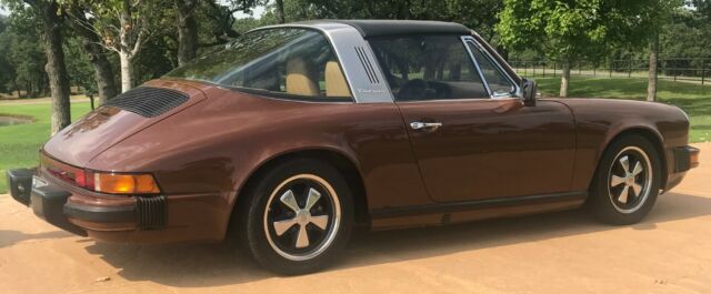 Porsche 911 1976 image number 21