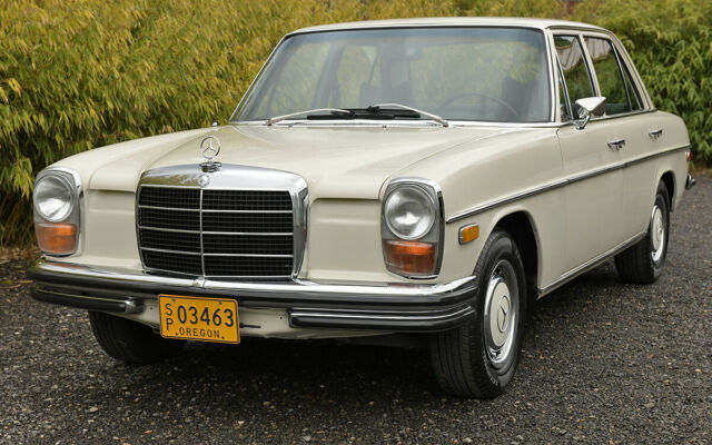 Mercedes-Benz 200-Series 1970 image number 2
