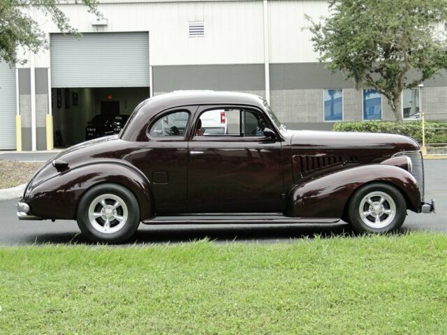 Chevrolet Deluxe Business Coup 1939 image number 37