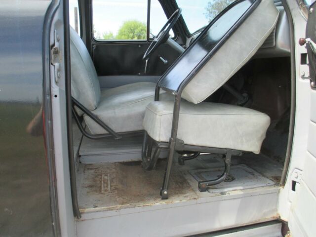 Chevrolet Suburban 1953 image number 38