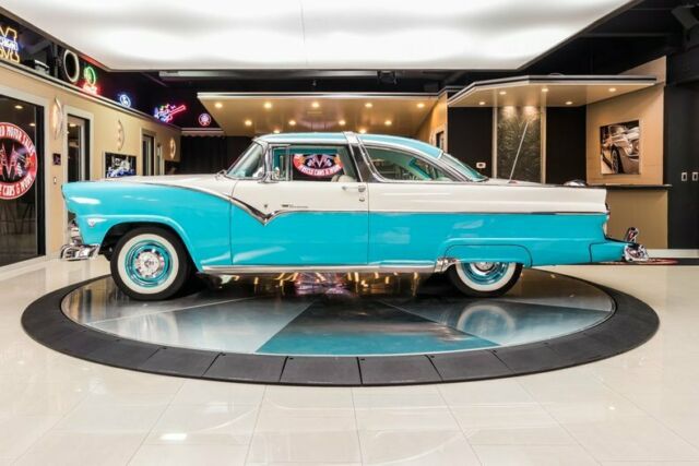 Ford Crown Victoria 1955 image number 16