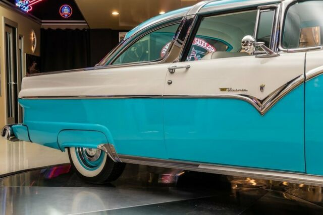 Ford Crown Victoria 1955 image number 43