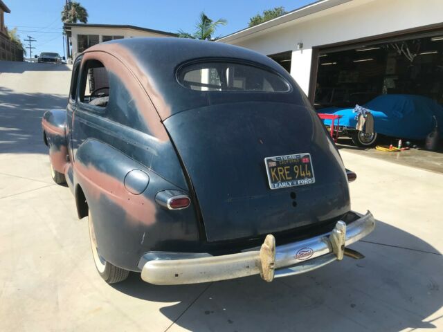 Ford Deluxe 1947 image number 1