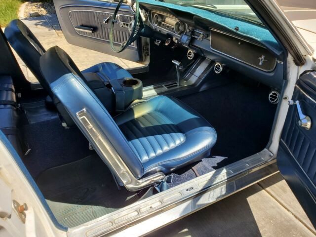 Ford Mustang 1965 image number 9