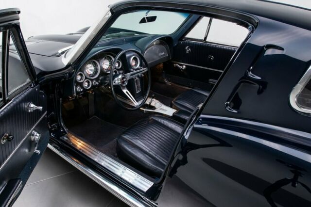 Chevrolet Corvette 1963 image number 26
