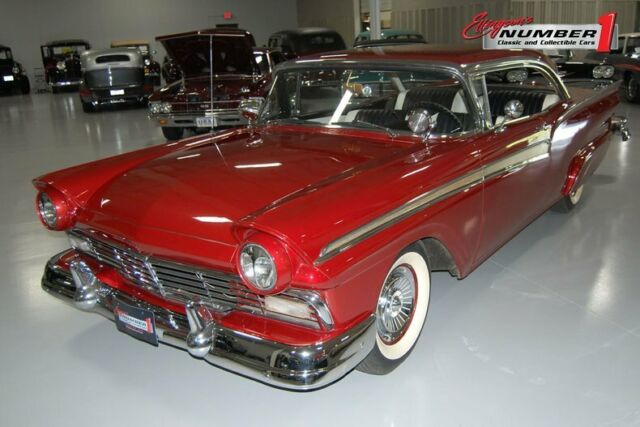 Ford Fairlane Hardtop 1957 image number 22