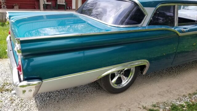 Ford Galaxy 500 Hardtop 1959 image number 28