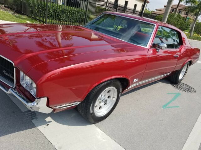 Oldsmobile Cutlass Supreme Classic 1971 image number 2