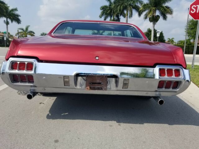 Oldsmobile Cutlass Supreme Classic 1971 image number 25