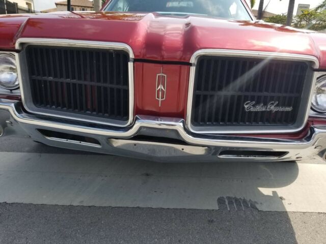 Oldsmobile Cutlass Supreme Classic 1971 image number 28