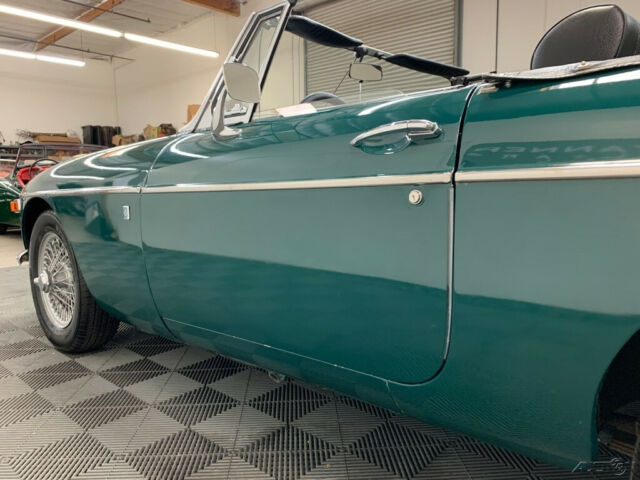 MG MGB 1970 image number 10